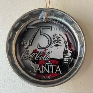 🎄 Vintage Coca-Cola 75th Anniversary Santa Ornament 2006 Metal Bottle Cap Style